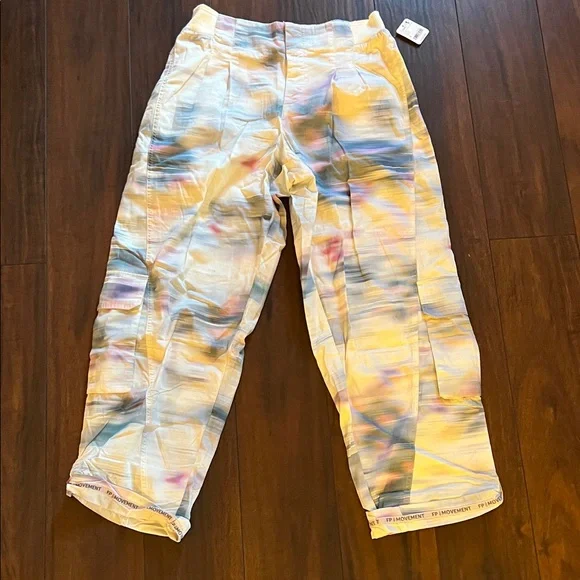free people movement, hiking pants, size medium NWT, light weight size medium. - Picture 1 of 5